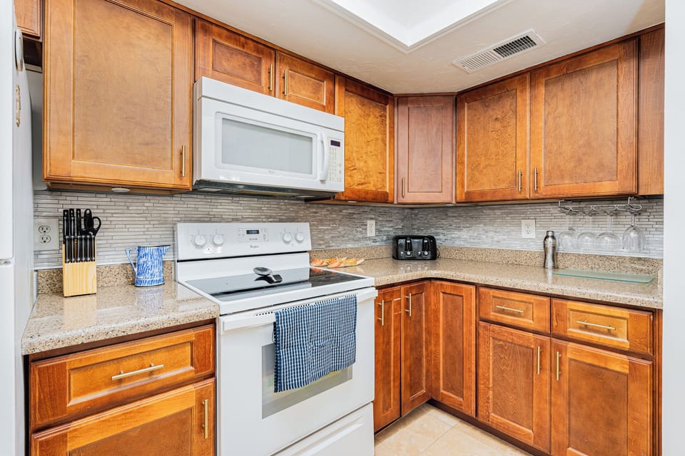 Fully Stocked Kitchen