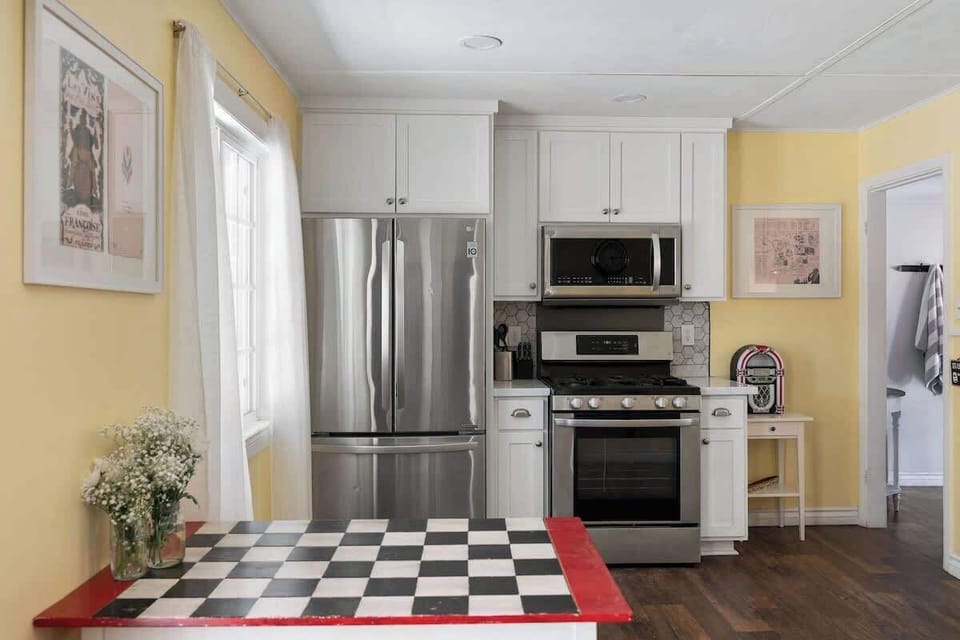 Full sized appliances. Gas range