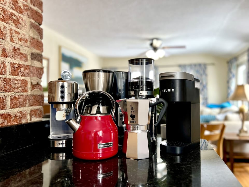 Tea and coffee:Espresso/coffee machines, grinder, Keurig, and electric kettle!