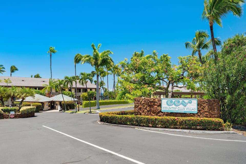 ENTRY TO COUNTRY CLUB VILLAS