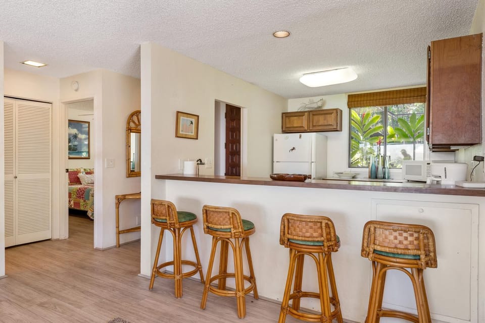 KITCHEN AND BAR