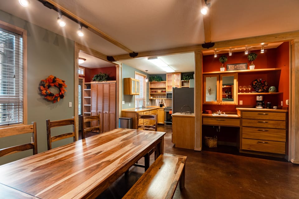 Dining area, kitchen, coffee/wet bar