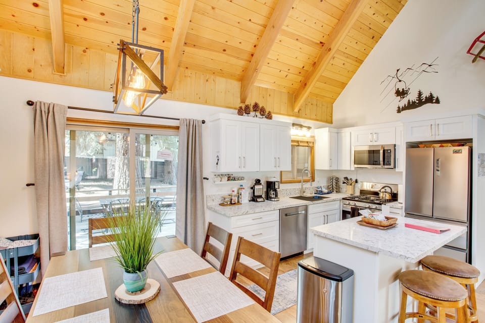 Dining Area | Dishware & Flatware