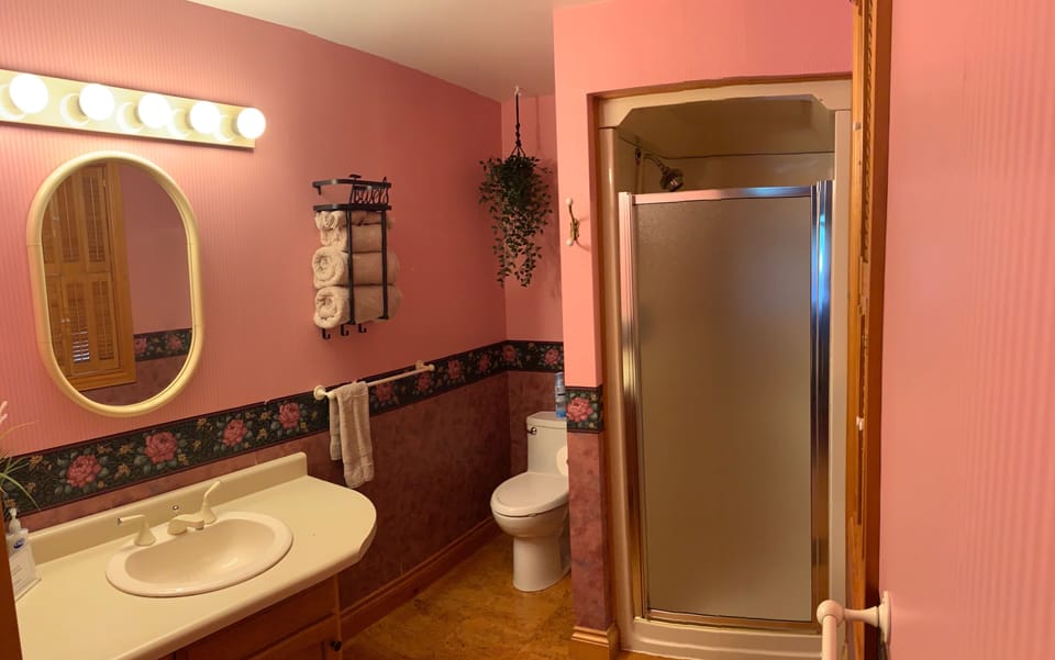 Captains Quarters - 2nd Floor Ensuite (shower/sink/toilet)
