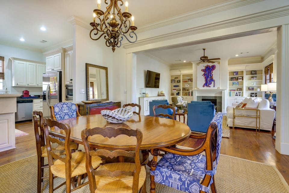 Dining Area | Dishware & Flatware Provided