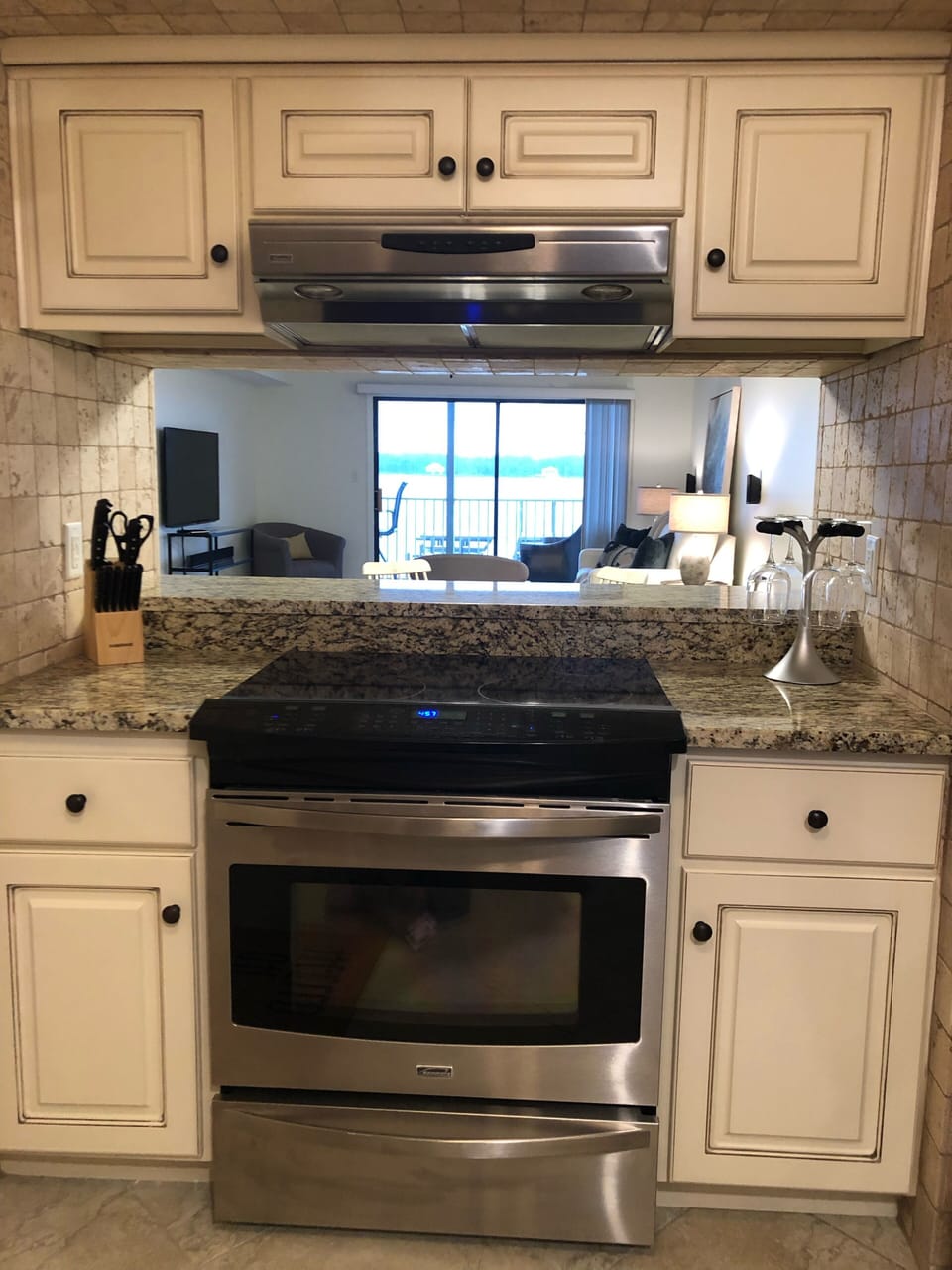 Beautiful open air layout to the kitchen.