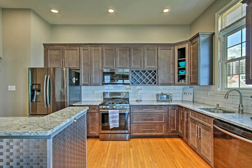 Kitchen | Breakfast Bar w/ Seating