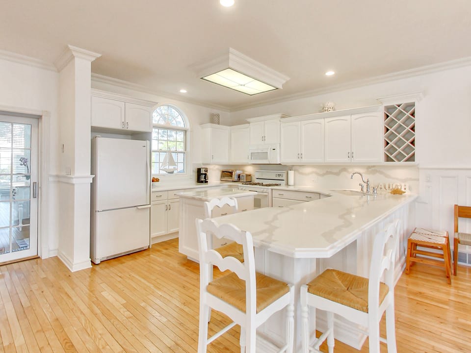 Kitchen with plenty of space - well-equipped to make many meals