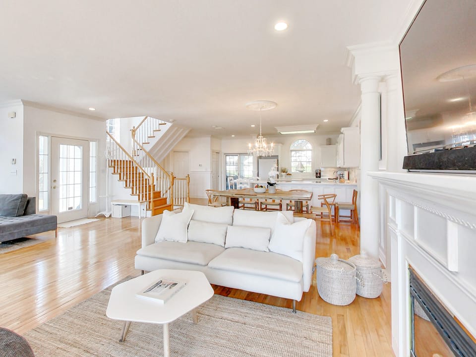 Combined living, dining and kitchen