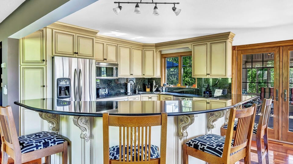 Breakfast Bar in Kitchen