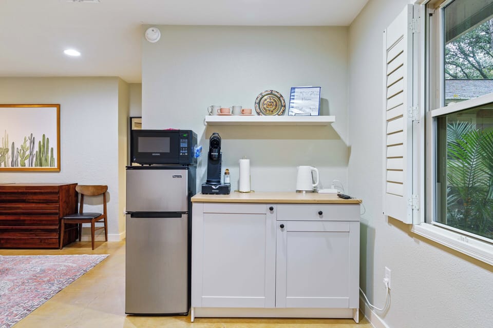 Kitchenette includes basic kitchen items. It does NOT include a kitchen sink.
