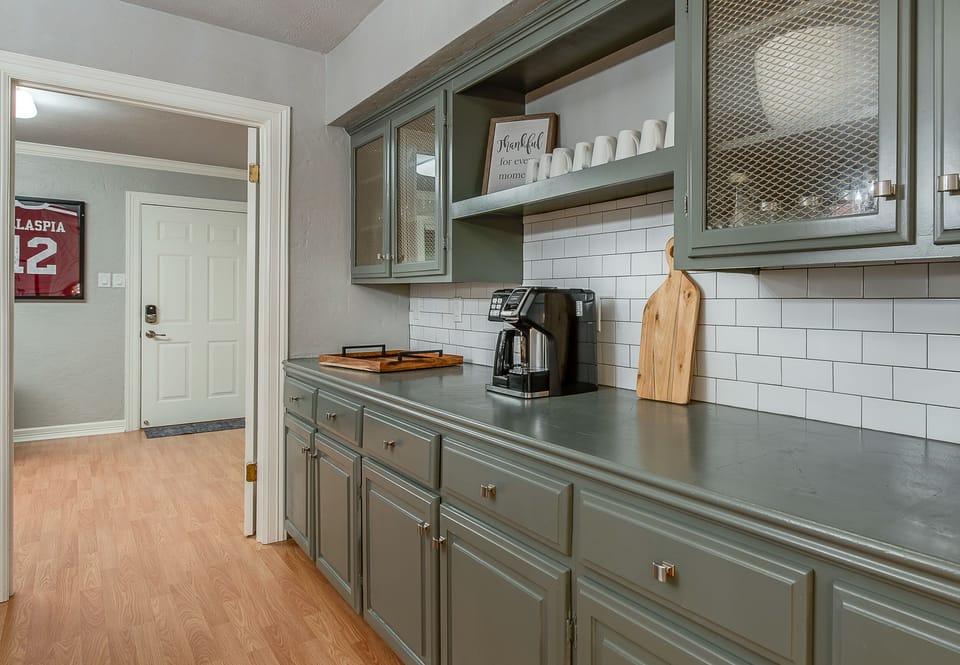 BREAKFAST COUNTER