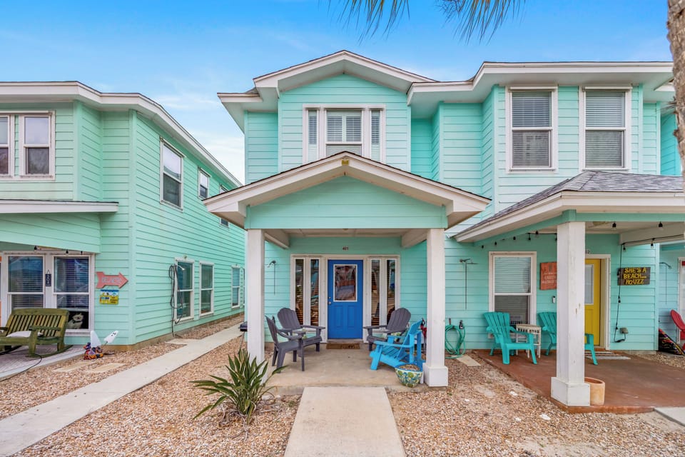 Welcome to Harlie Bahama--a 3 BR/2.5 bath townhome in Port Aransas