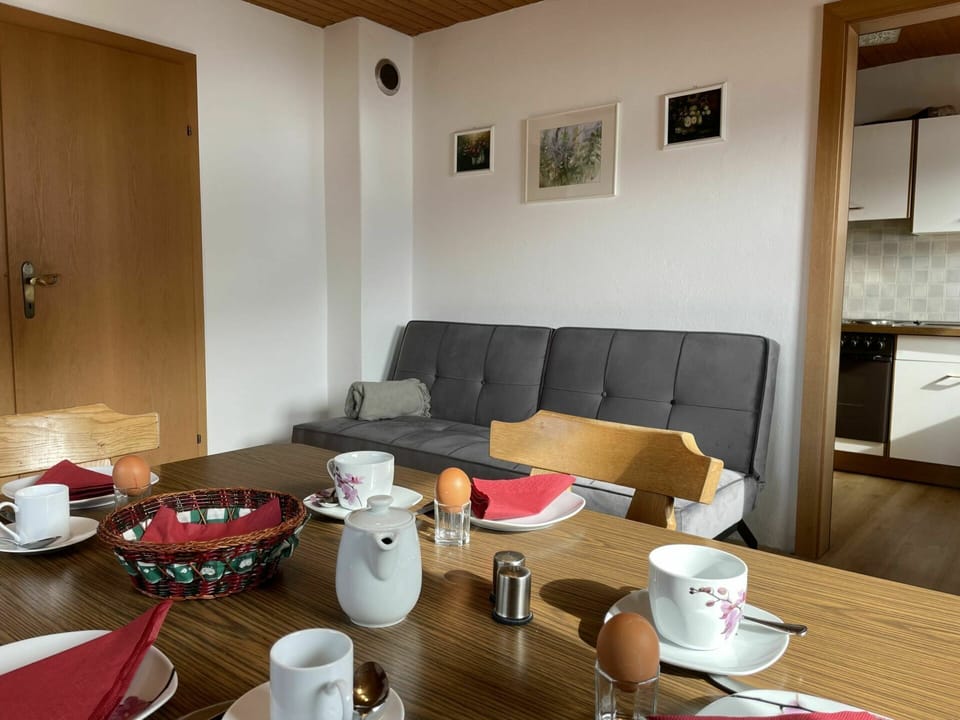 Table, Tableware, Coffee Cup, Furniture, Property, Drinkware, Dishware, Couch, Cup, Wood