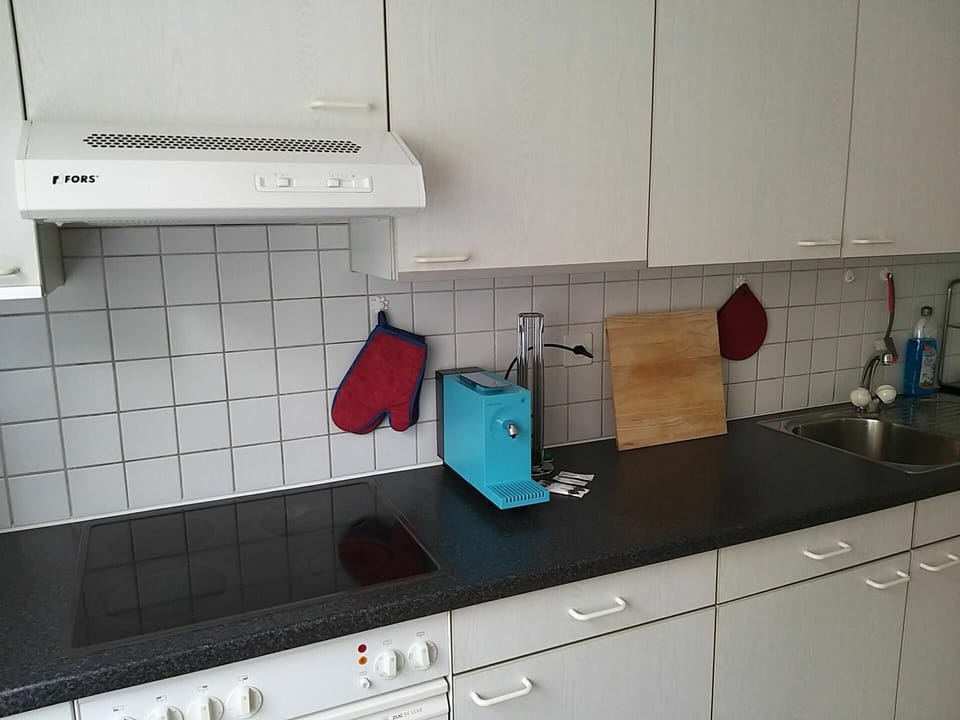 Cabinetry, Kitchen Sink, Countertop, Property, Tap, Sink, Plumbing Fixture, Product, Kitchen, Kitchen Appliance