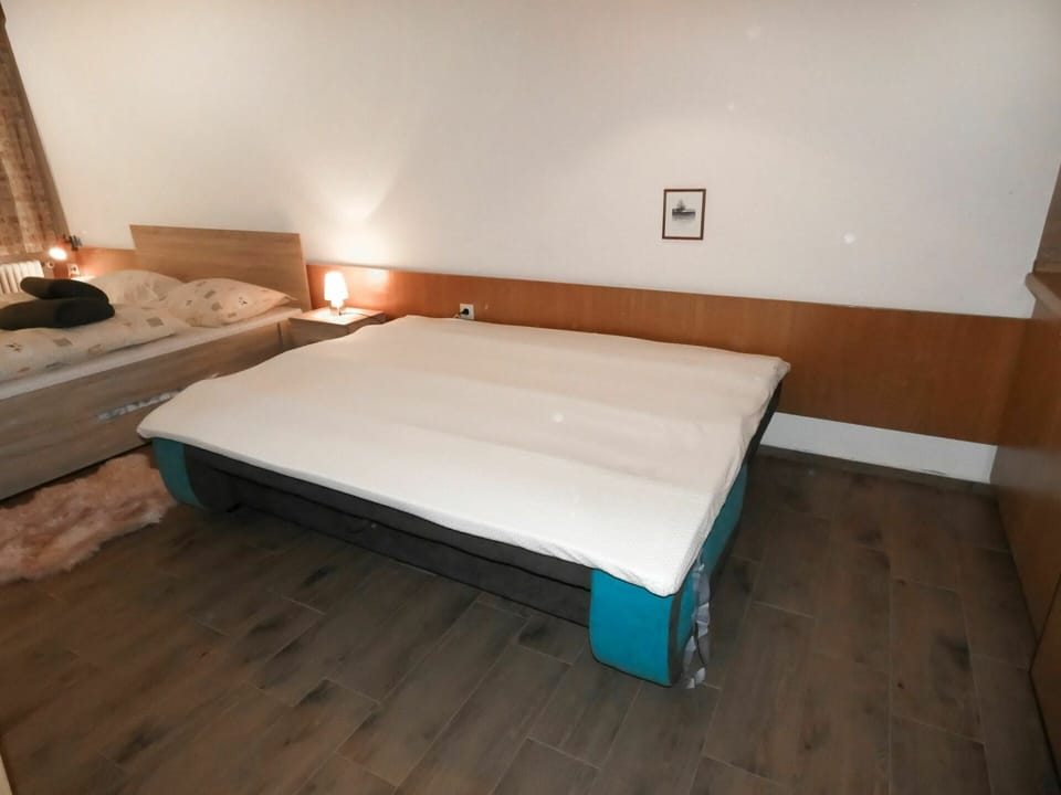 Furniture, Comfort, Wood, Rectangle, Floor, Bed, Hardwood, Flooring, Bed Frame, Mattress