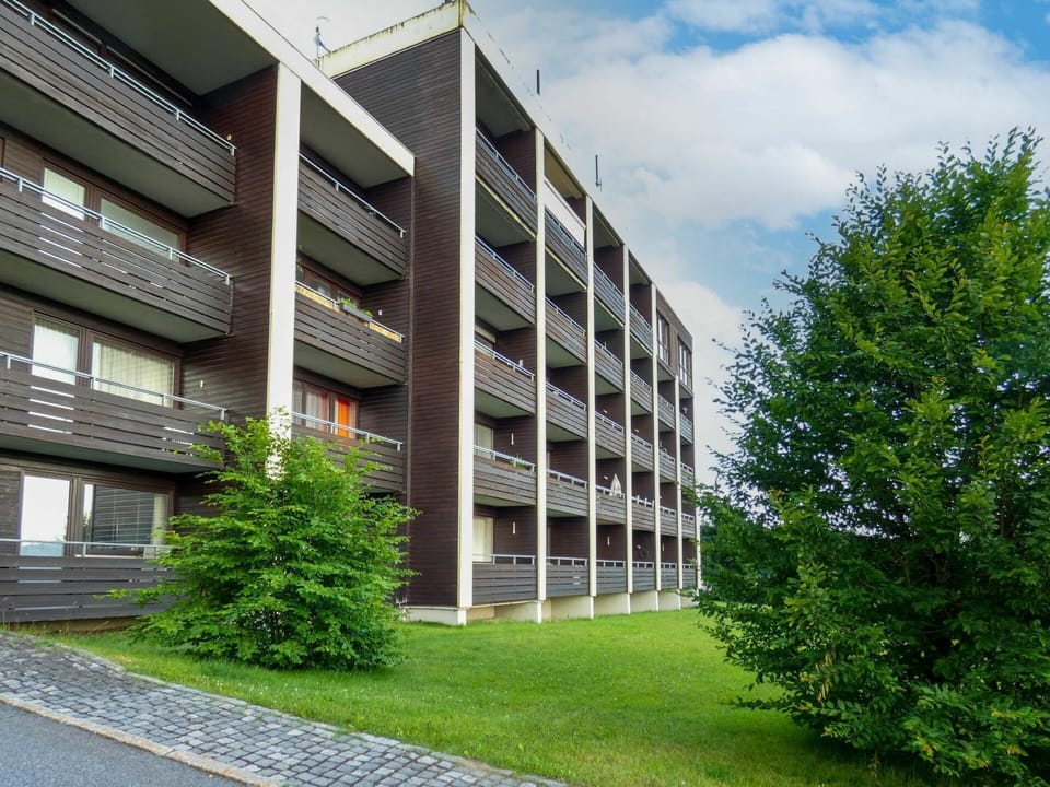 Building, Plant, Cloud, Sky, Window, Tower Block, Tree, Urban Design, Land Lot