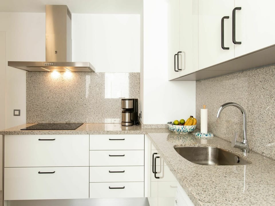 Countertop, Cabinetry, Kitchen Sink, Sink, Building, Property, Furniture, White, Tap, Kitchen