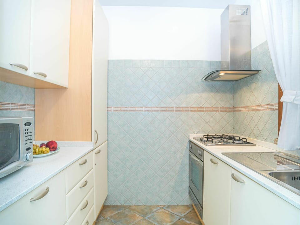 Cabinetry, Property, Building, Kitchen Appliance, Kitchen, Kitchen Stove, Home Appliance, Wood, Floor, Major Appliance