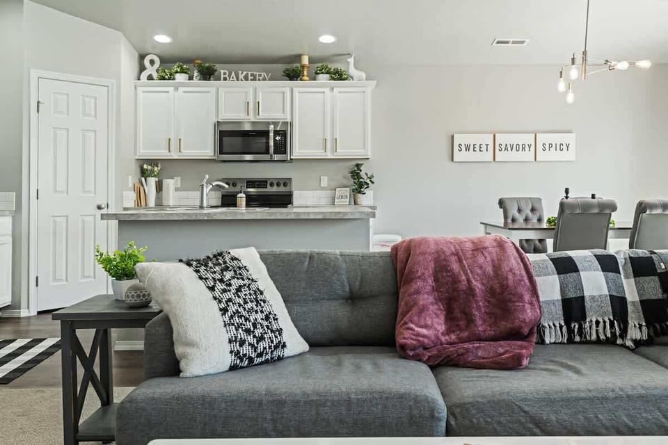 Open Concept Living Room Near Nampa Shopping