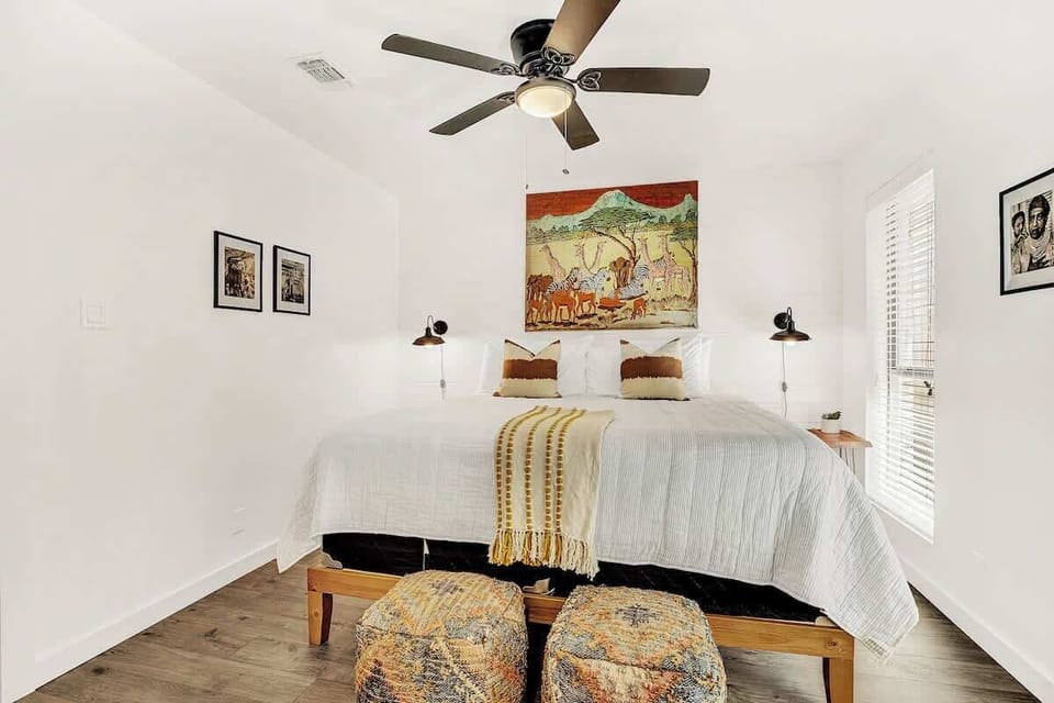 Second bedroom.