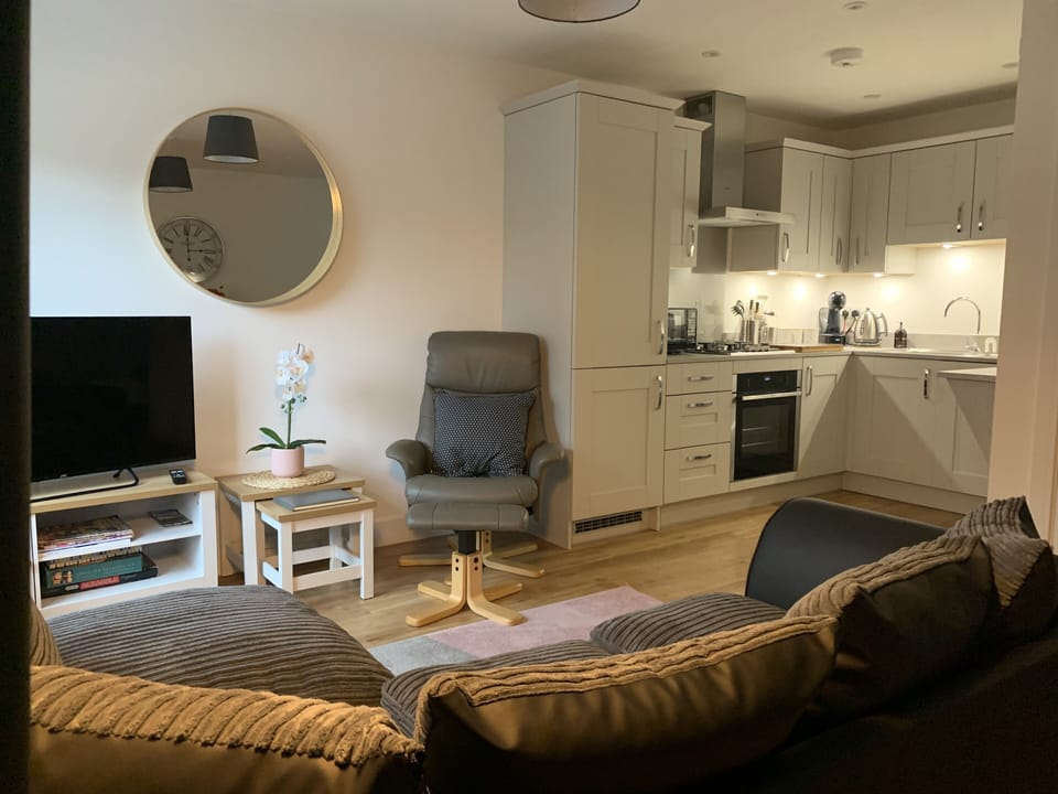 Open Plan living room, fully equipped kitchen, smart TV