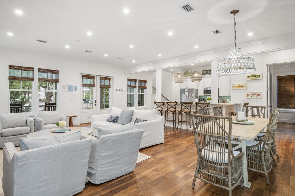 Spacious open floor concept 