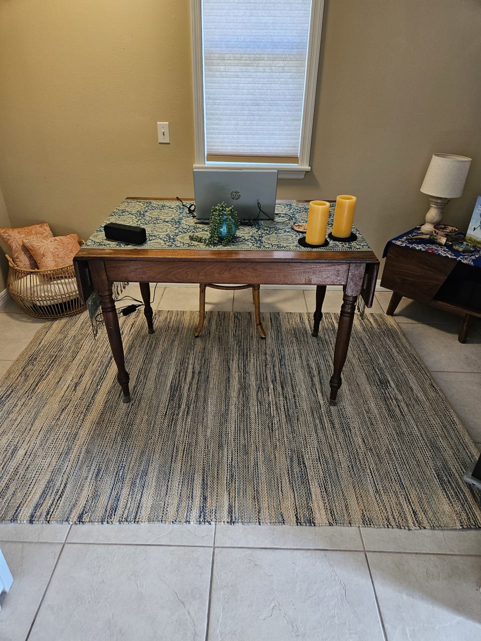 Home Decor, Furniture, Table, Rug, Floor