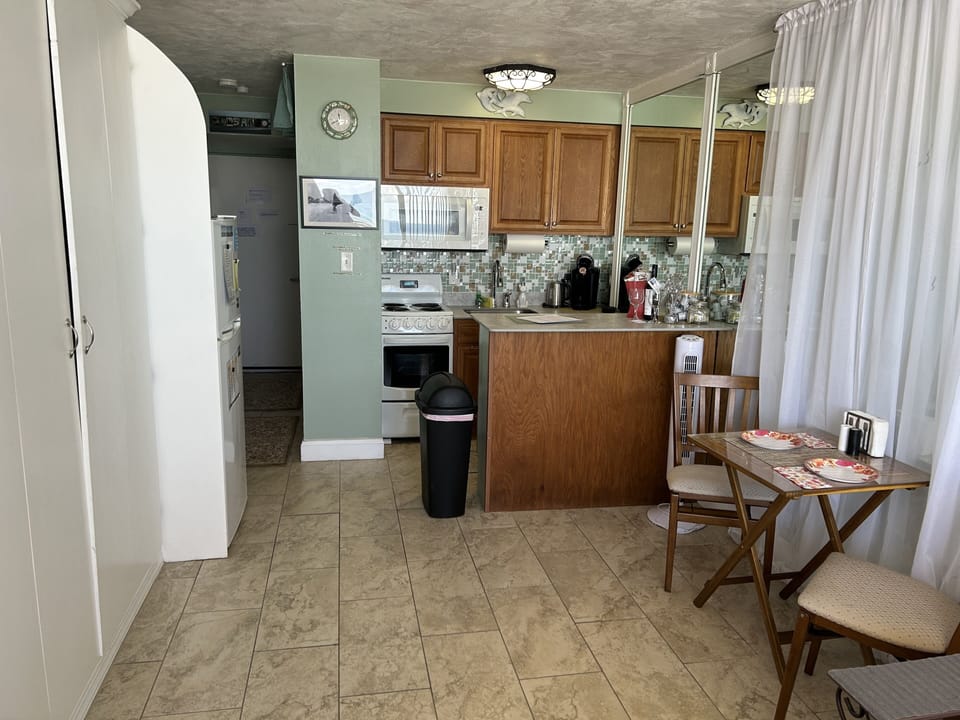Oct 2023 improvements are done! New ceiling, countertops, sink and backsplash! 
