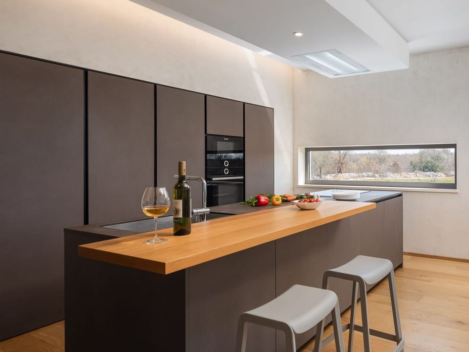 Cabinetry, Furniture, Property, Table, Countertop, Building, Wood, Bottle, Interior Design, House