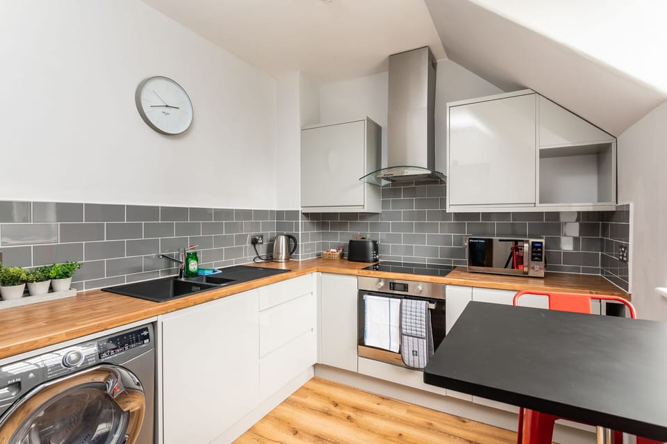 Kitchen with breakfast diner. 