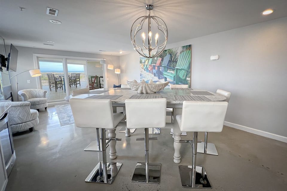 Charming and intimate, ideal for cozy dinners or gatherings