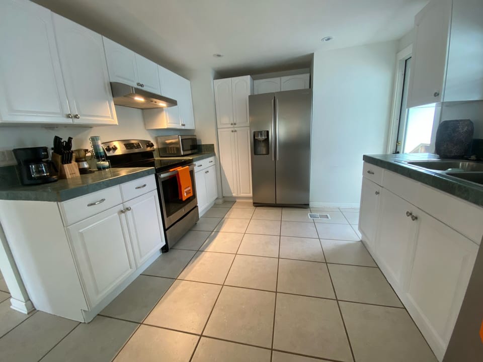 Coffeemaker, microwave, air frier, blender, refrigerator, toaster, oven