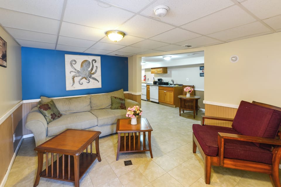 Living Room | Free WiFi | Smart TV | Window A/C Units | Step-Free Access