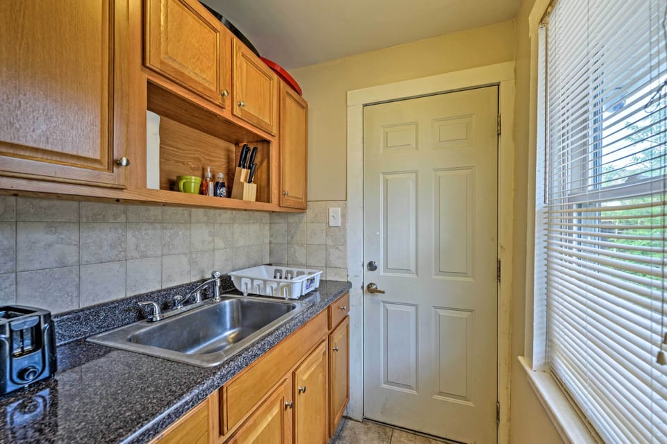 Well-Equipped Kitchen | Toaster