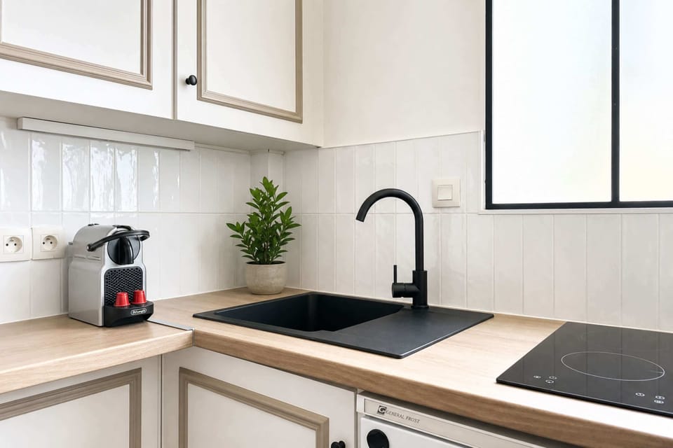 The kitchen is well equipped
