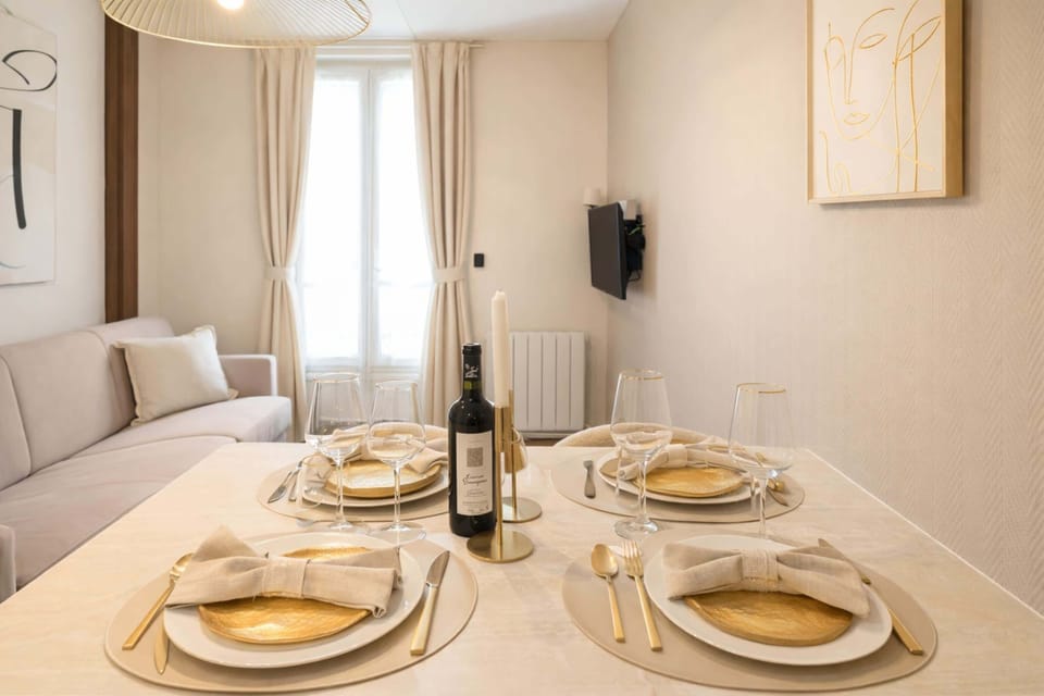 Dining table in the living room for meals for 4
