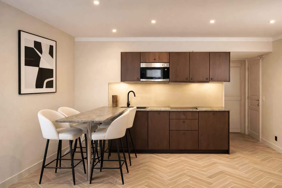 You will find all you need in the kitchen: Nespresso machine, microwave, kettle, and much more.