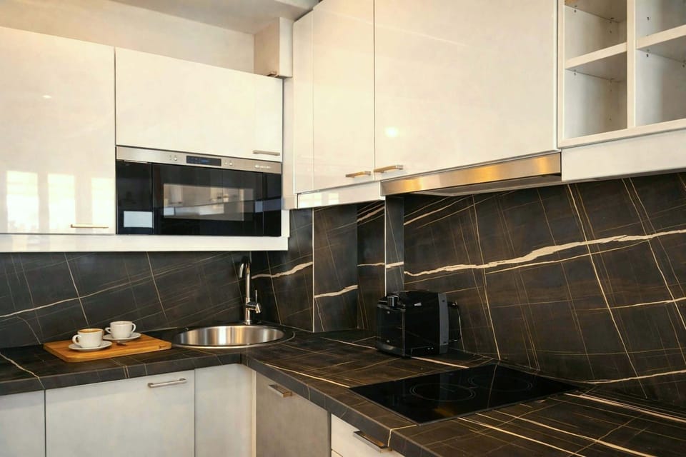 Contemporary kitchen design with top-of-the-line appliances, ensuring a seamless cooking experience.