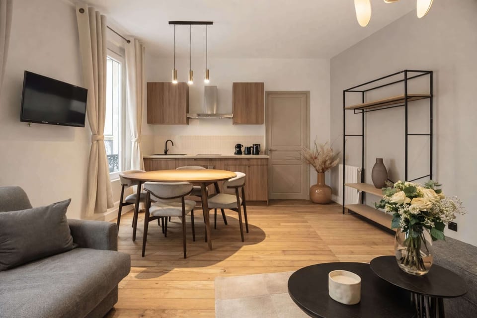 Fully equipped kitchen with washer & Nespresso machine