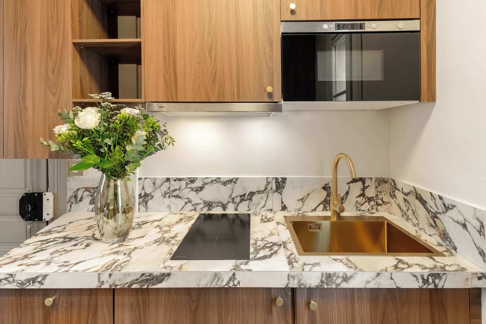 A well-equipped kitchen with good facilities for your stay such as the washer.