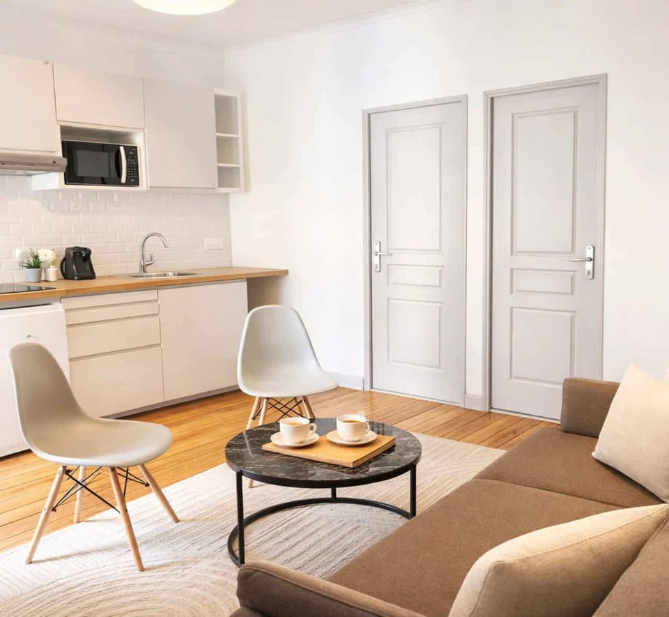 Overview of the living room
