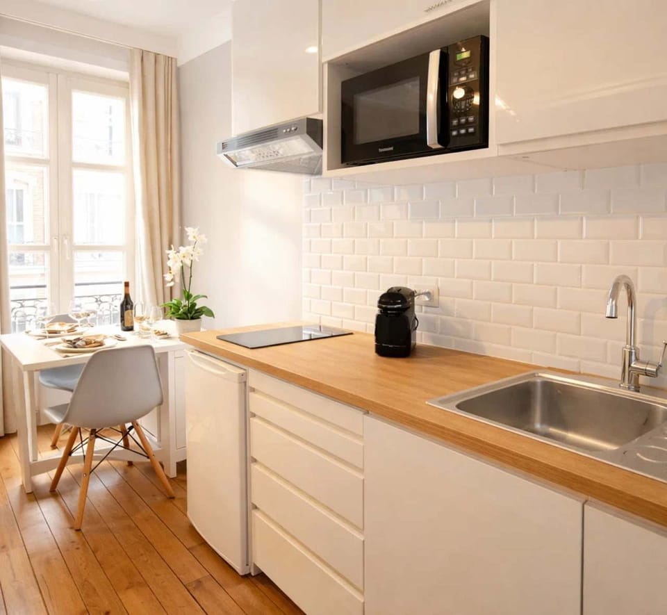 All the essentials can be found in the kitchen: microwave, boiler, and many more amenities!
