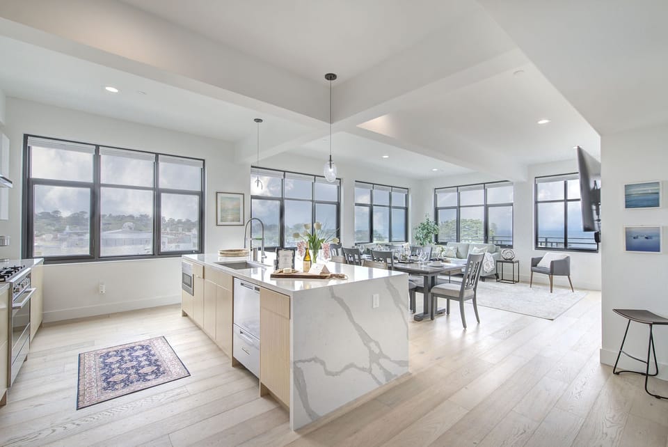 New Luxury Condo with Stunning Bay Views!