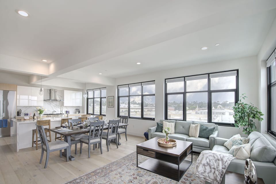 New Luxury Condo with Stunning Bay Views!