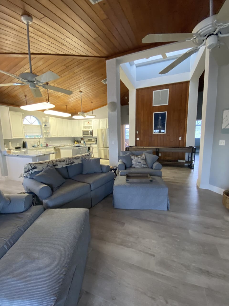 open floor plan living room, kitchen and dining area
