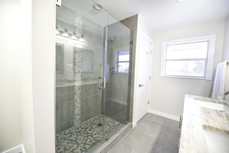 Large wak-in shower