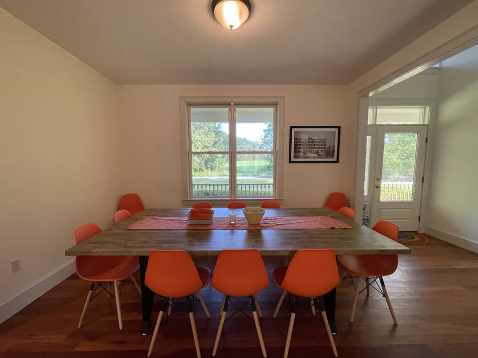 Dining Area, Seats 12 People