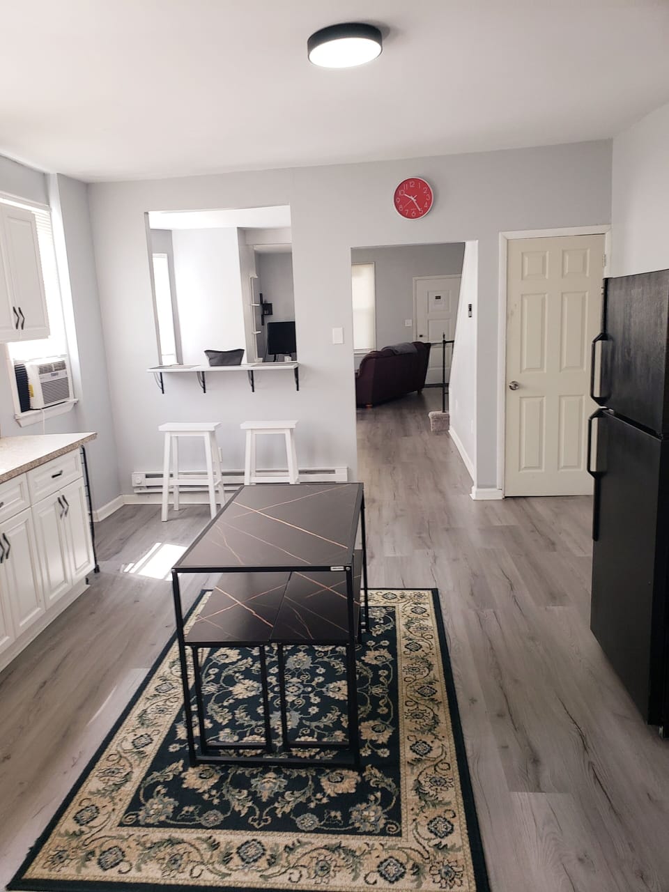 Eat im Kitchen with Custom built Breakfast Bar