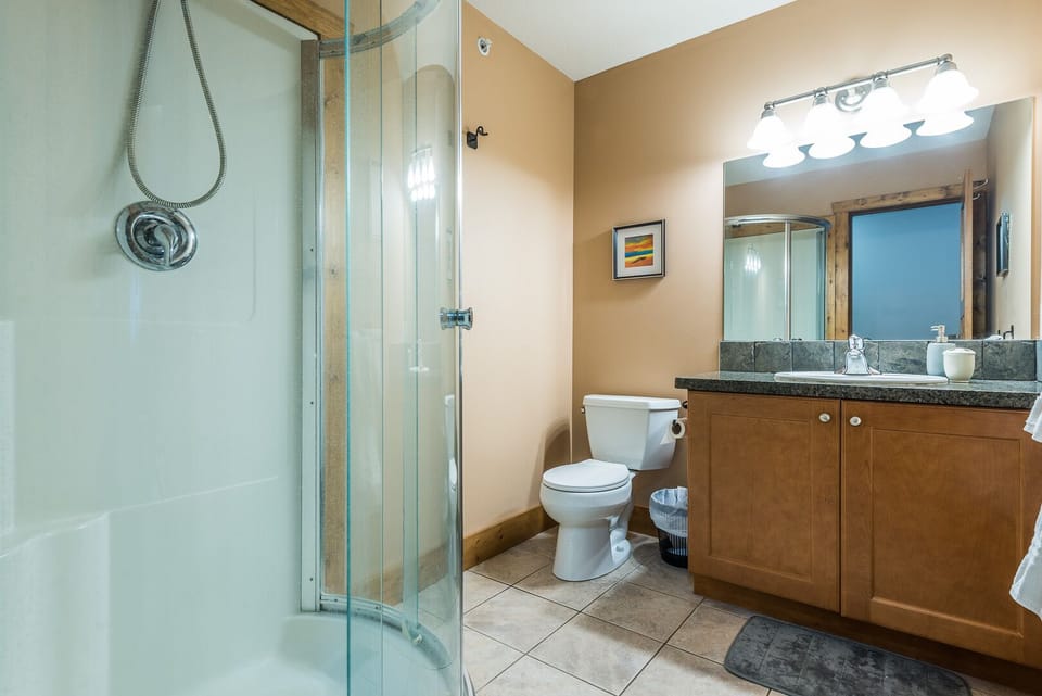 Upstairs Main Bathroom